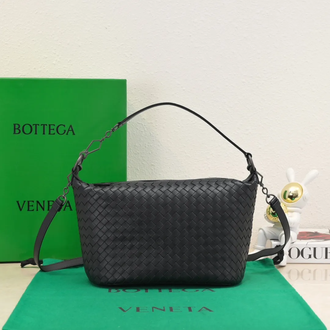 Batch 1260 BV classic women's hand-held shoulder crossbody bag, made of imported sheepskin purely hand-woven, lined with pigskin, equipped with original matte hardware, with long shoulder straps that can be adjusted in length, impeccable workmanship, top-notch craftsmanship, focusing on high-end quality, the first choice for product identification, real-life pictures 👉🏻The color is great👍 Size: 28*18*14 Model: 9843